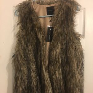 Dynamite faux fur vest XS (NWT)